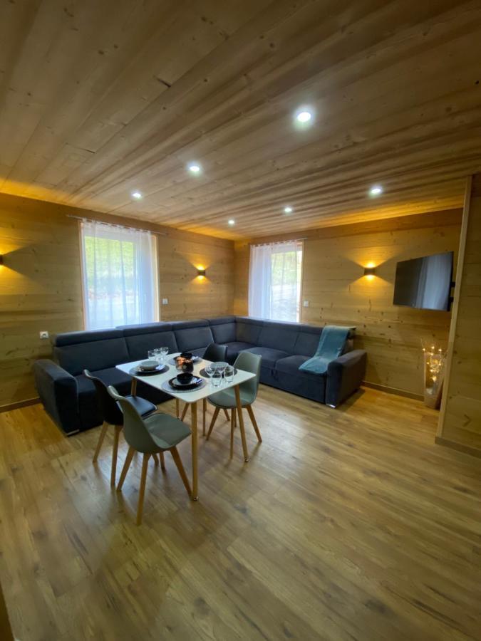 Les Chalets Bambi & Jacuzzi Privatif ลาแบรส ภายนอก รูปภาพ