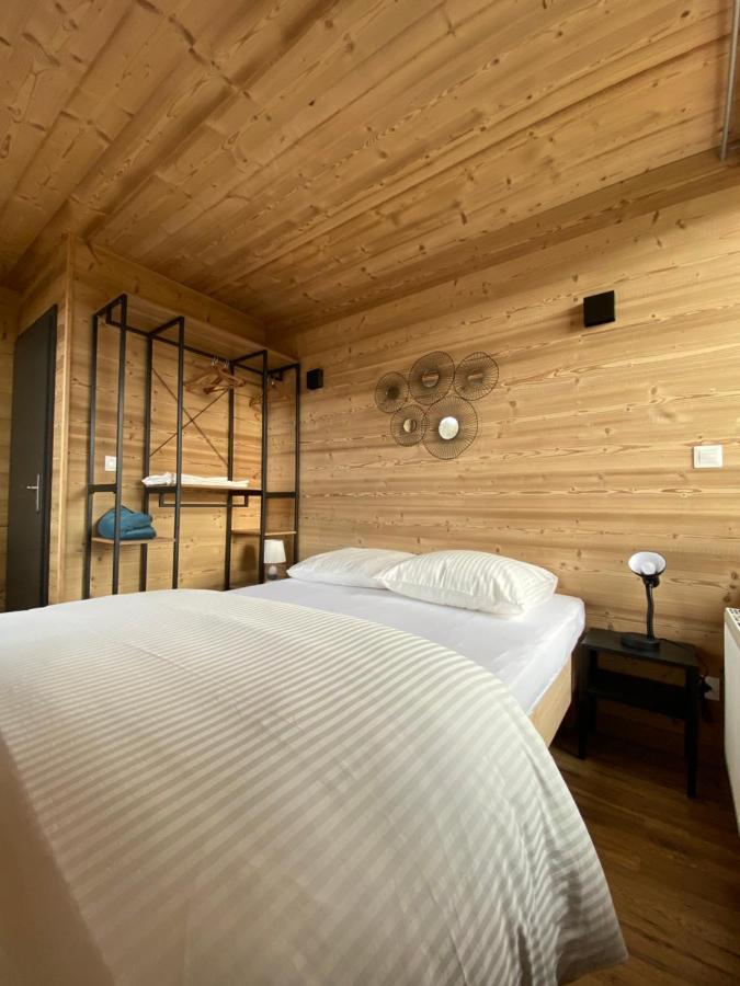 Les Chalets Bambi & Jacuzzi Privatif ลาแบรส ภายนอก รูปภาพ