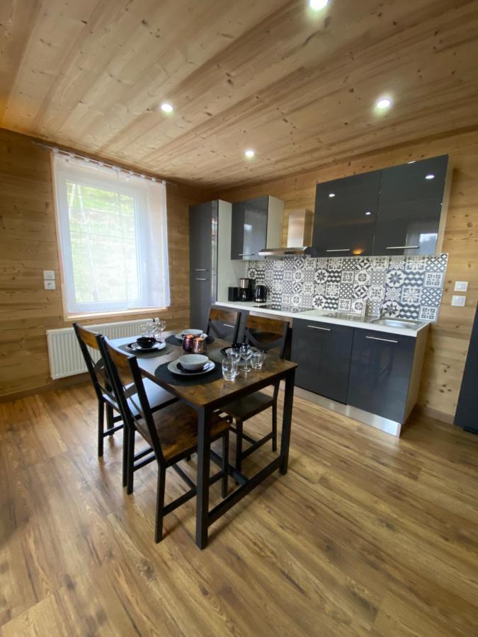 Les Chalets Bambi & Jacuzzi Privatif ลาแบรส ภายนอก รูปภาพ