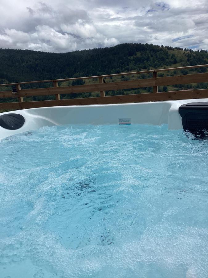 Les Chalets Bambi & Jacuzzi Privatif ลาแบรส ภายนอก รูปภาพ