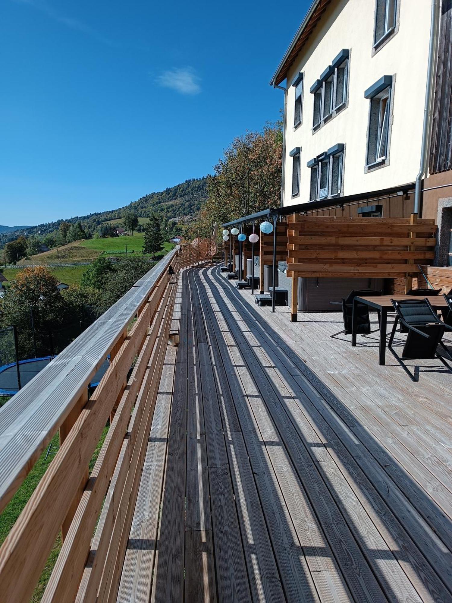 Les Chalets Bambi & Jacuzzi Privatif ลาแบรส ภายนอก รูปภาพ