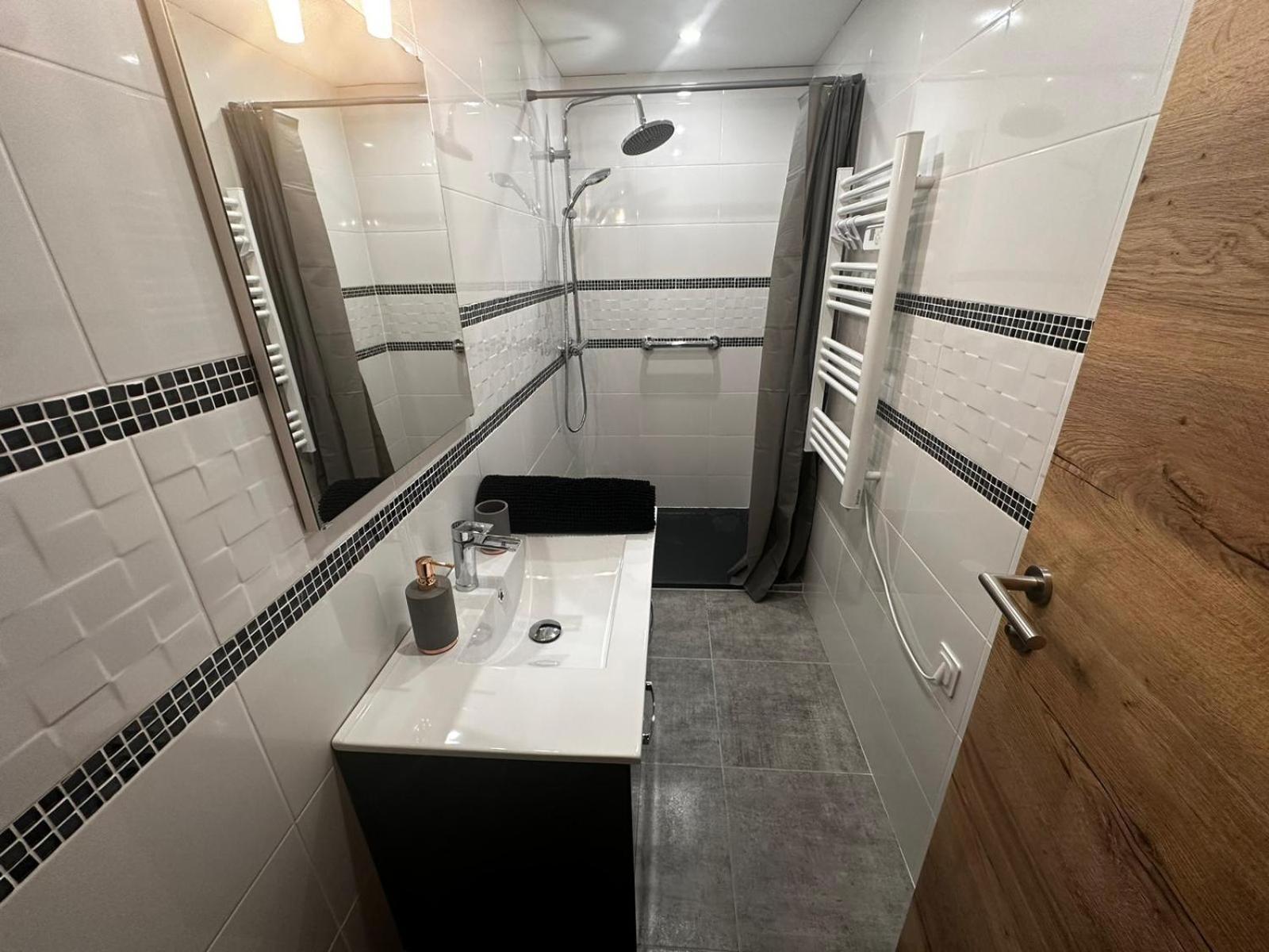 Les Chalets Bambi & Jacuzzi Privatif ลาแบรส ห้อง รูปภาพ